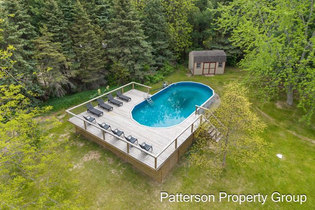 4154 S Sunset Drive, Fremont, MI 49412