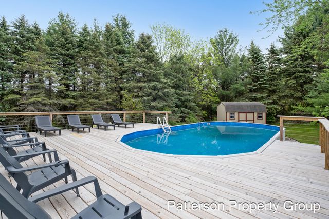 4154 S Sunset Drive, Fremont, MI 49412
