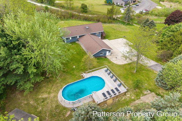 4154 S Sunset Drive, Fremont, MI 49412