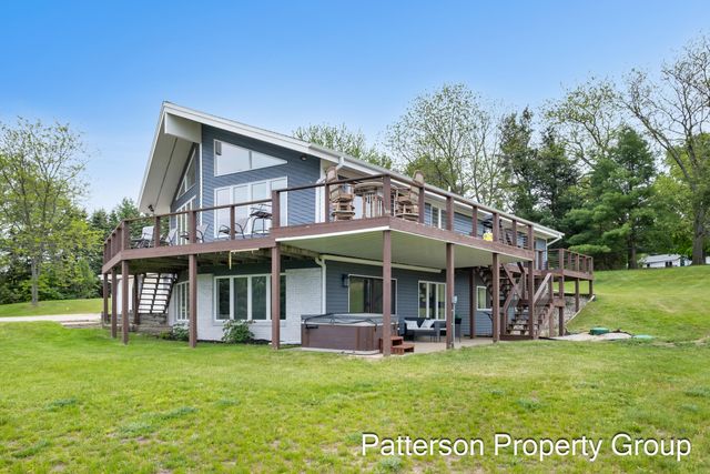 4154 S Sunset Drive, Fremont, MI 49412