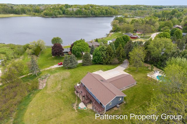 4154 S Sunset Drive, Fremont, MI 49412
