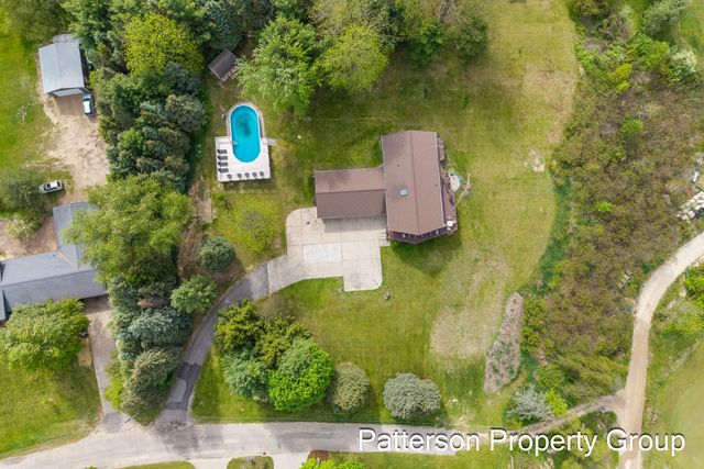 4154 S Sunset Drive, Fremont, MI 49412