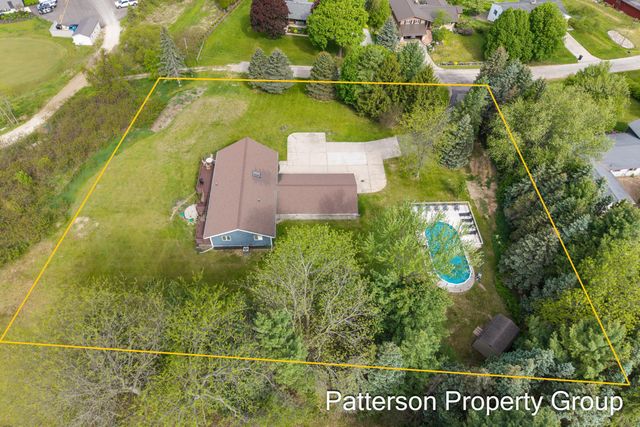 4154 S Sunset Drive, Fremont, MI 49412