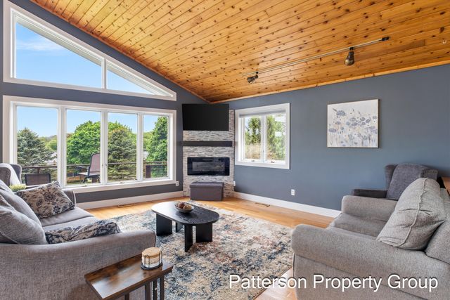 4154 S Sunset Drive, Fremont, MI 49412