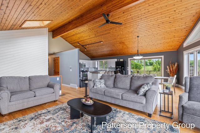4154 S Sunset Drive, Fremont, MI 49412