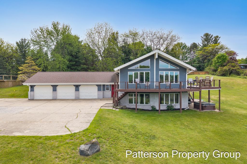 4154 S Sunset Drive, Fremont, MI 49412