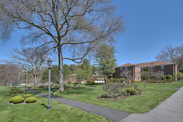 8 Bryant Crescent 2BC, White Plains, NY 10605
