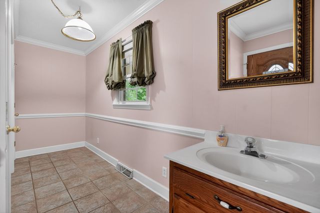 1956 Shady Grove Rd, Morrison, TN 37357