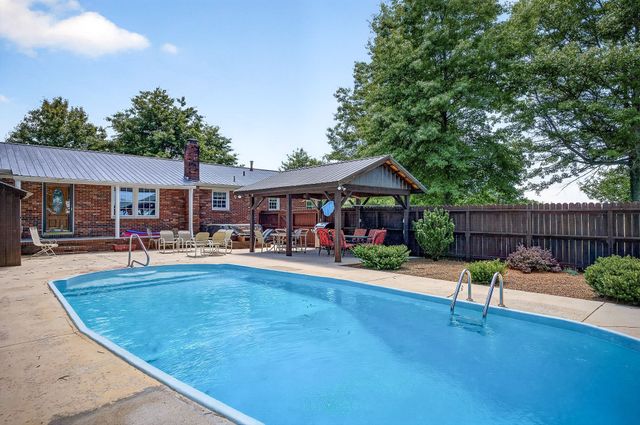 1956 Shady Grove Rd, Morrison, TN 37357