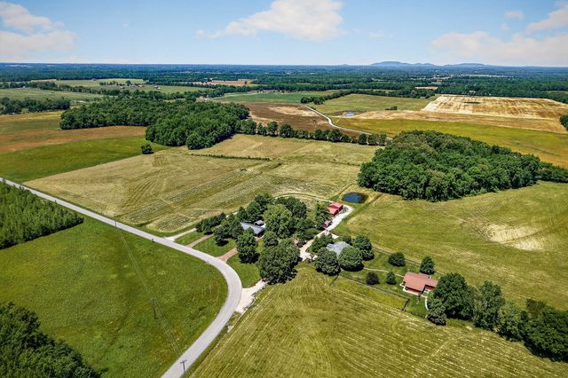 1956 Shady Grove Rd, Morrison, TN 37357