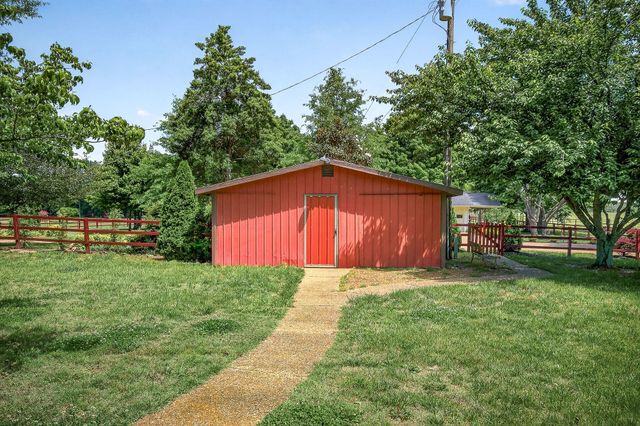 1956 Shady Grove Rd, Morrison, TN 37357