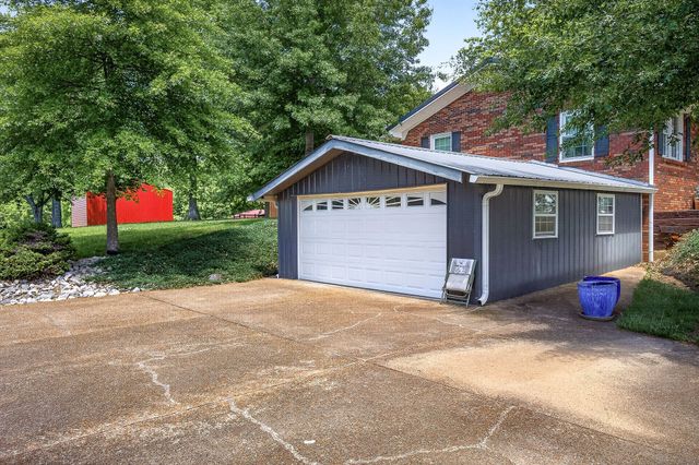 1956 Shady Grove Rd, Morrison, TN 37357