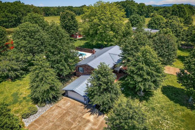1956 Shady Grove Rd, Morrison, TN 37357