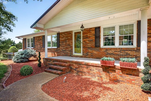 1956 Shady Grove Rd, Morrison, TN 37357