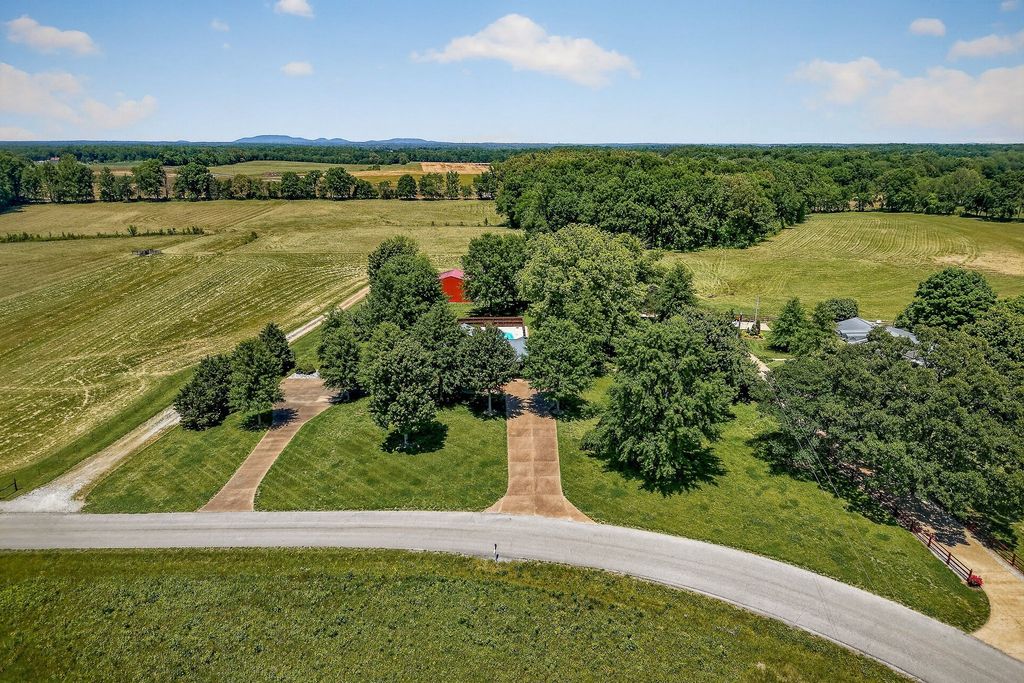 1956 Shady Grove Rd, Morrison, TN 37357