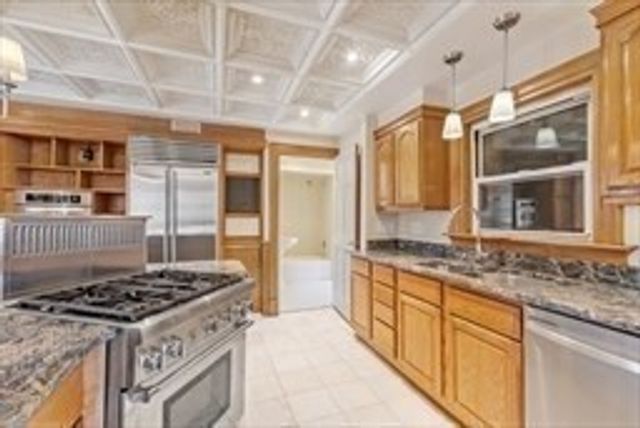 24 Brouilette St 24, Chelmsford, MA 01863
