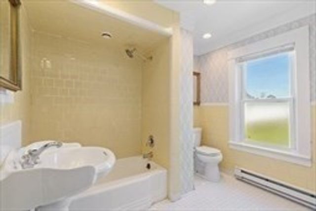 24 Brouilette St 24, Chelmsford, MA 01863
