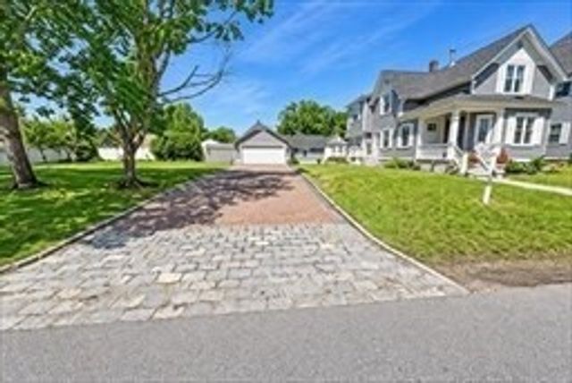 24 Brouilette St 24, Chelmsford, MA 01863