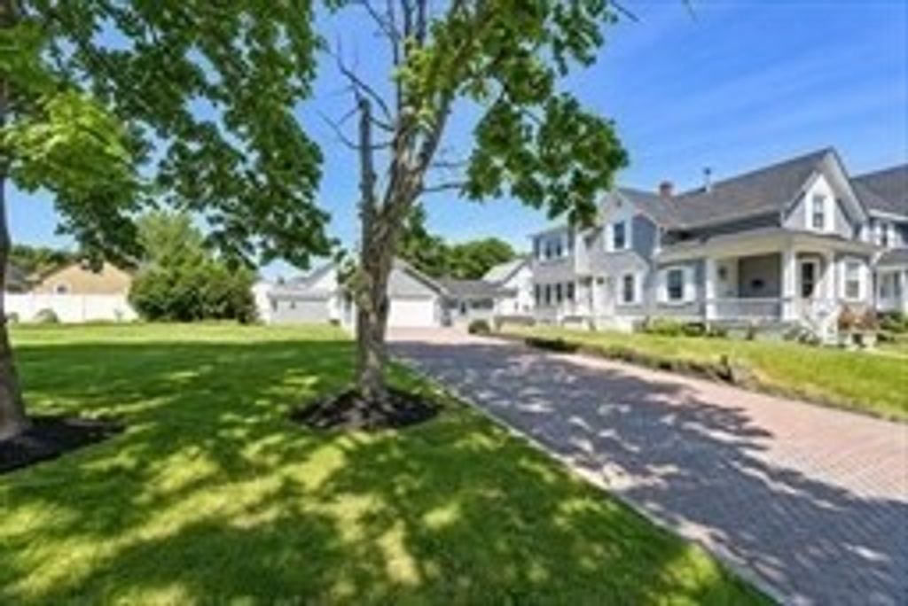 24 Brouilette St 24, Chelmsford, MA 01863