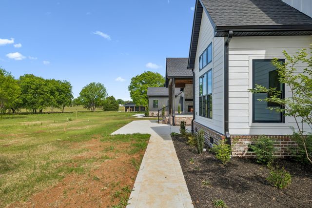 2428 River Rd, Murfreesboro, TN 37129