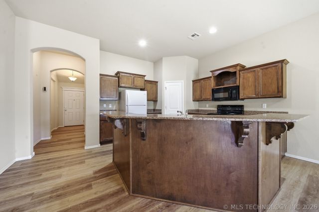 15611 E 91st Street North, Owasso, OK 74055