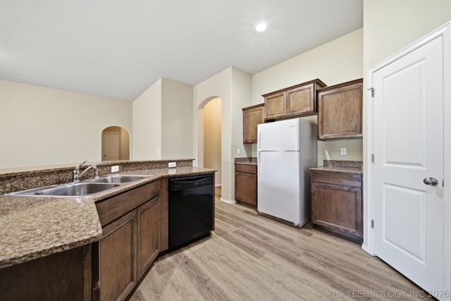 15611 E 91st Street North, Owasso, OK 74055