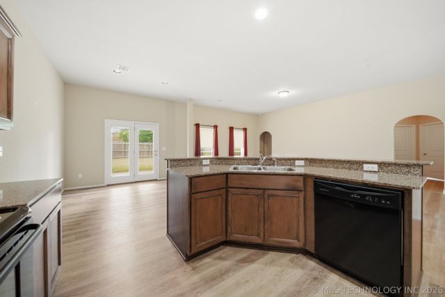 15611 E 91st Street North, Owasso, OK 74055