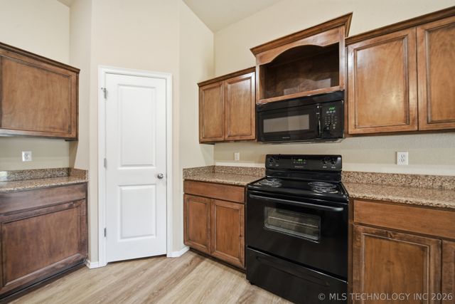 15611 E 91st Street North, Owasso, OK 74055