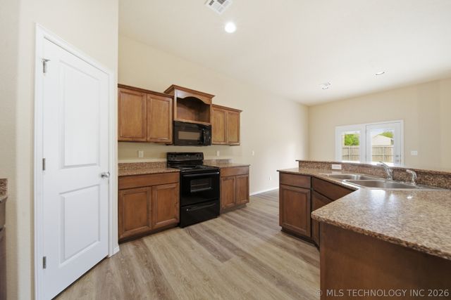 15611 E 91st Street North, Owasso, OK 74055