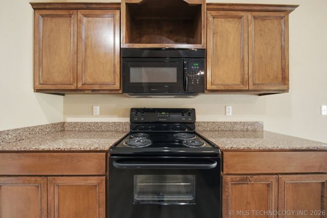 15611 E 91st Street North, Owasso, OK 74055