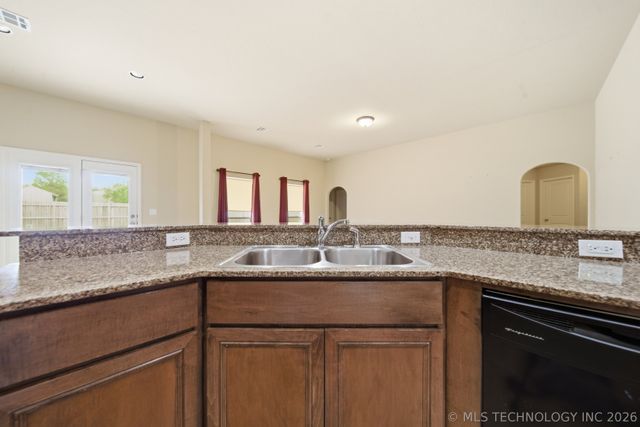 15611 E 91st Street North, Owasso, OK 74055