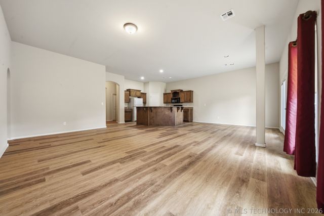 15611 E 91st Street North, Owasso, OK 74055