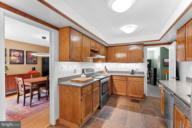 1628 GREENBRIAR CT, Reston, VA 20190