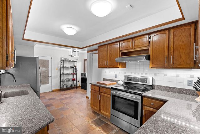 1628 GREENBRIAR CT, Reston, VA 20190