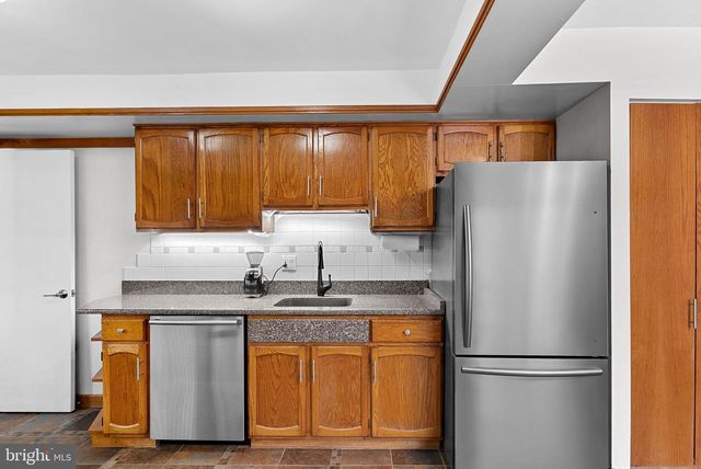 1628 GREENBRIAR CT, Reston, VA 20190