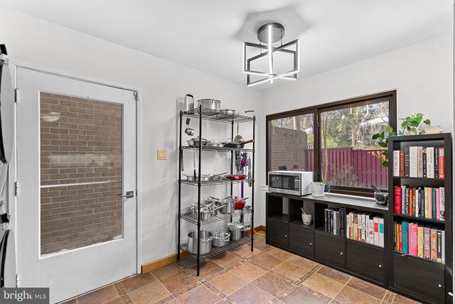 1628 GREENBRIAR CT, Reston, VA 20190