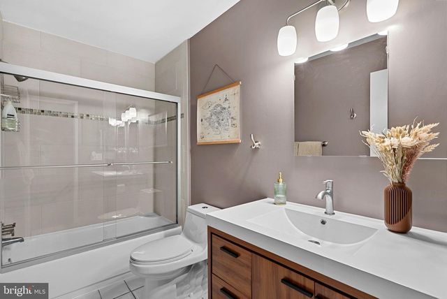 1628 GREENBRIAR CT, Reston, VA 20190