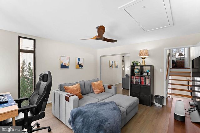 1628 GREENBRIAR CT, Reston, VA 20190