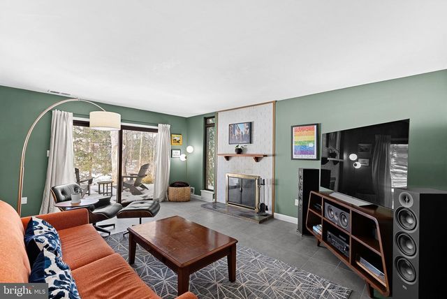 1628 GREENBRIAR CT, Reston, VA 20190