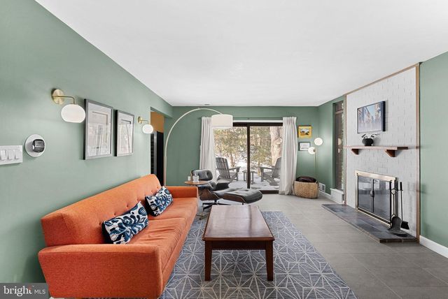 1628 GREENBRIAR CT, Reston, VA 20190