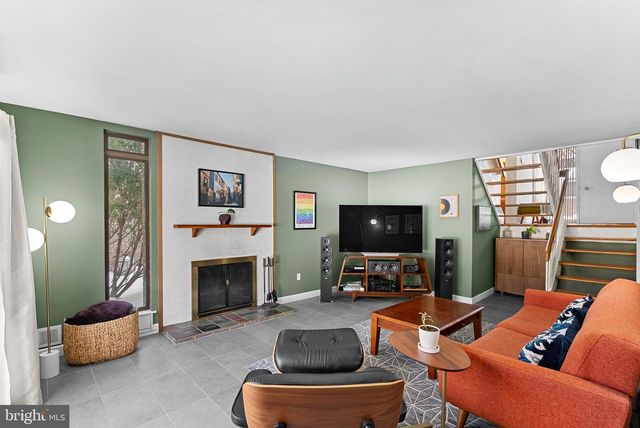 1628 GREENBRIAR CT, Reston, VA 20190