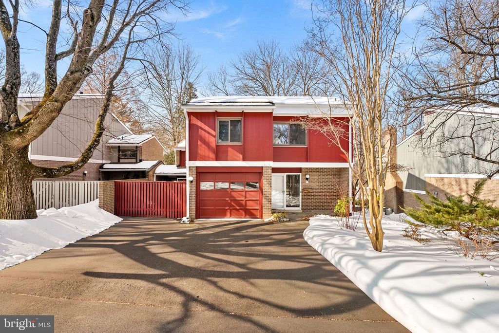 1628 GREENBRIAR CT, Reston, VA 20190