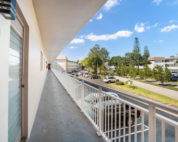4800 NW 35th Street 502, Lauderdale Lakes, FL 33319