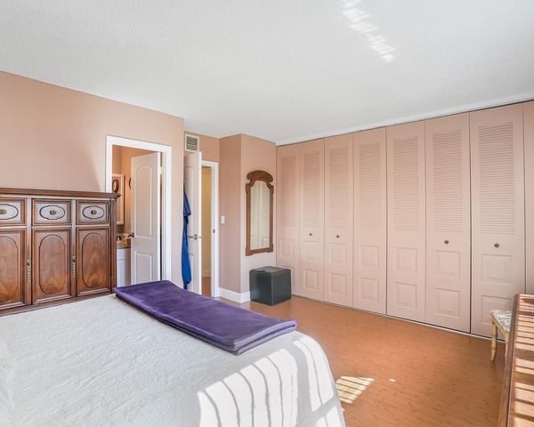 4800 NW 35th Street 502, Lauderdale Lakes, FL 33319