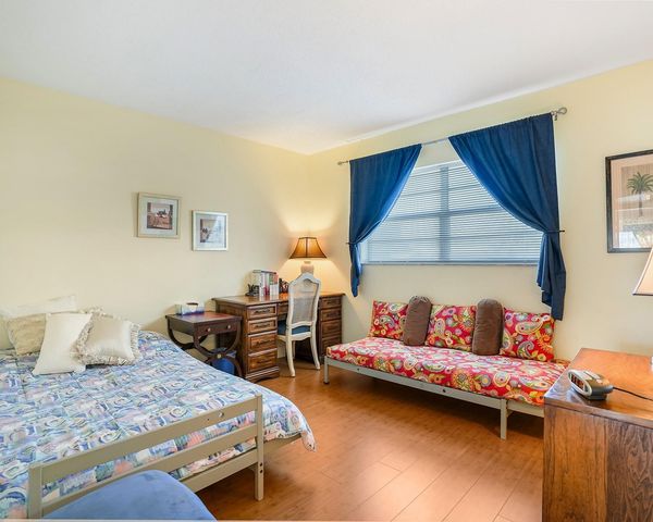 4800 NW 35th Street 502, Lauderdale Lakes, FL 33319