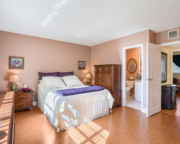 4800 NW 35th Street 502, Lauderdale Lakes, FL 33319