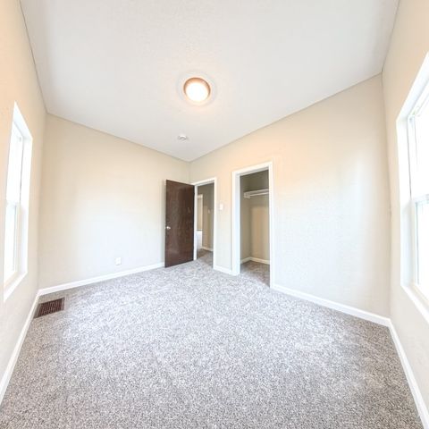 17 N 11th Avenue, Marshalltown, IA 50158