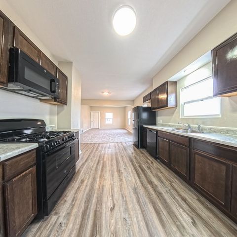 17 N 11th Avenue, Marshalltown, IA 50158