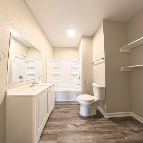 17 N 11th Avenue, Marshalltown, IA 50158