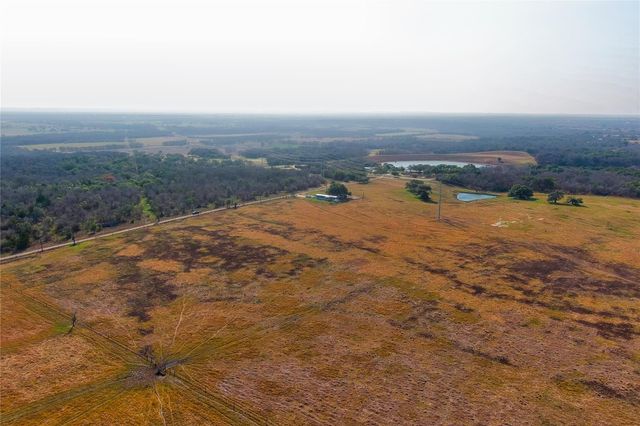 319 R C LN, Lockhart, TX 78644